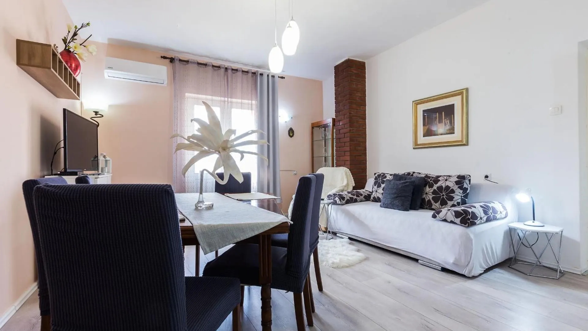 Apartments & Rooms Hosana Zadar 0*,