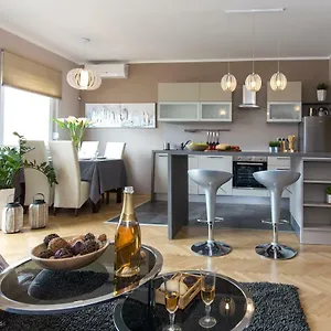 apartmani-violic.primorje-gorskikotar.com/