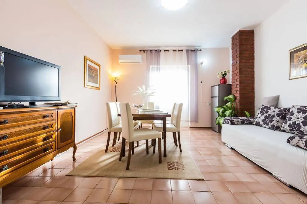Apartments & Rooms Hosana Zadar 0*,